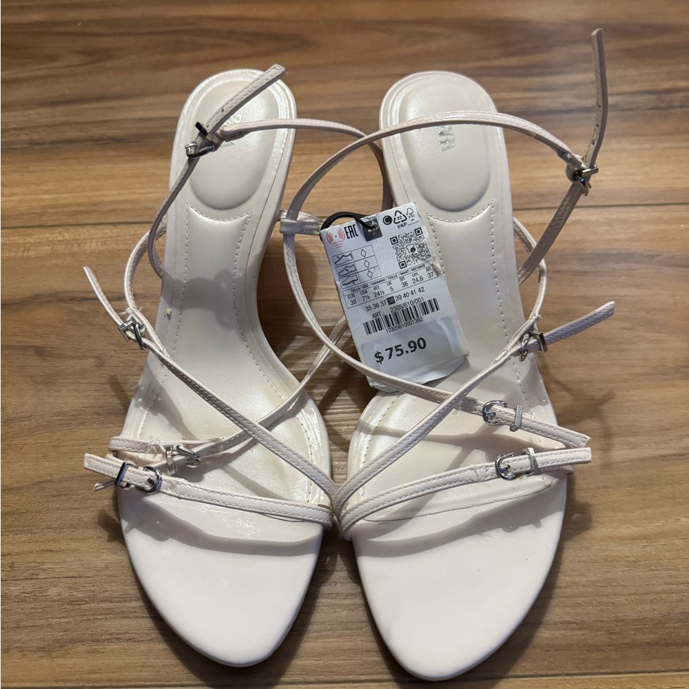 NWT Zara white Strappy Kitten Heel Sandals with multiple buckles - Picture 2 of 9